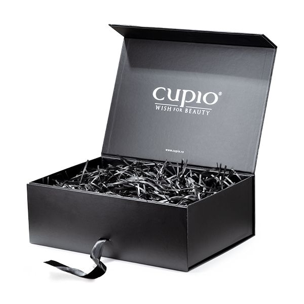Schwarze Geschenkbox von Cupio mit Füllmaterial für Beautypakete