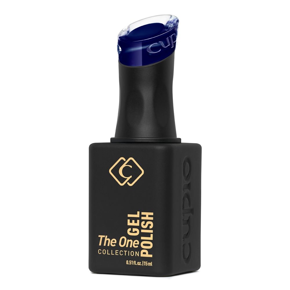 Abgebildet ist Cuccio The One Collection Gel Polish mit dunkelblauem Farbton in schwarzer 15-ml-Flasche mit blauem Deckel.