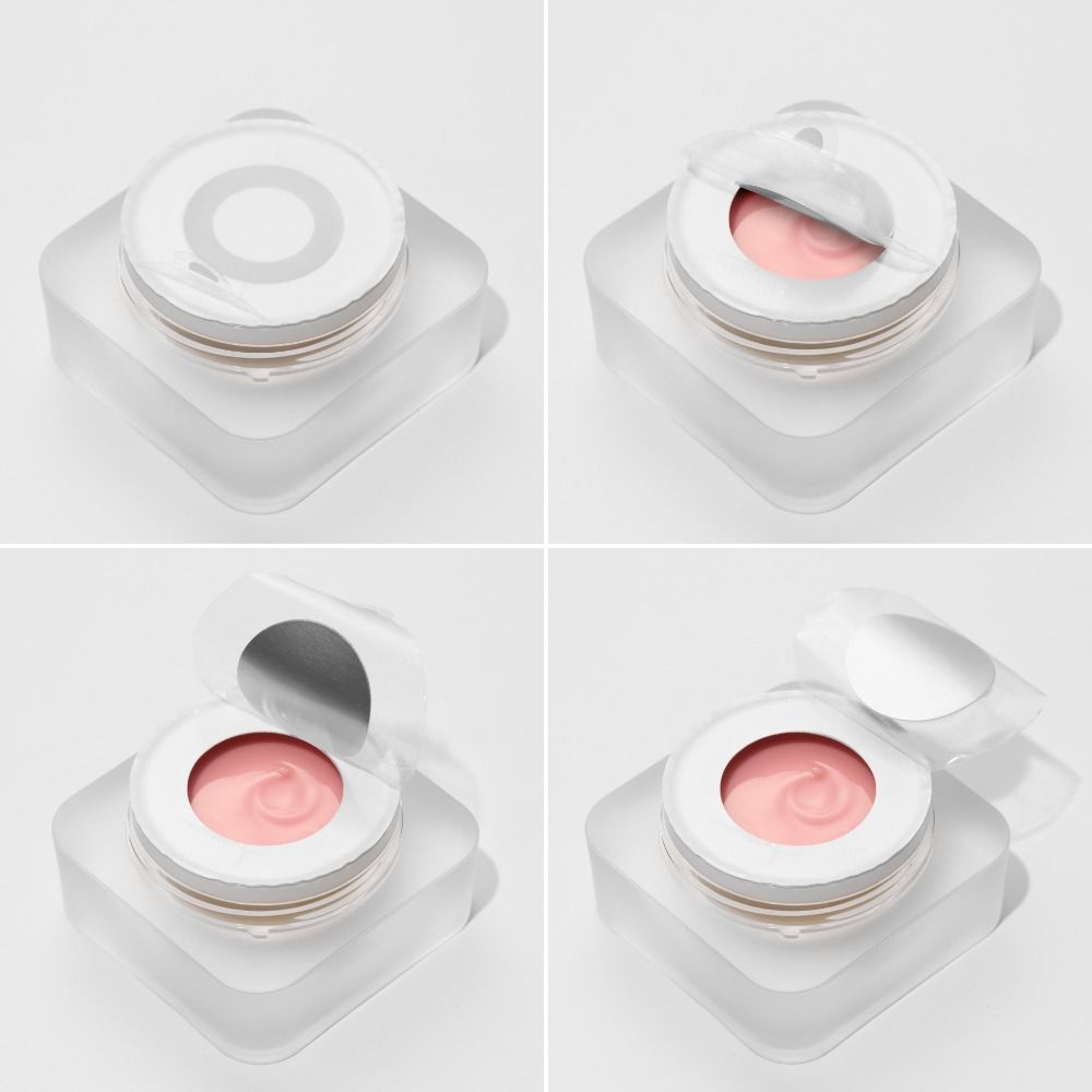 Quadratische Kosmetikverpackung mit rosa Creme, Schutzsiegel und aufklappbarer Folie, dargestellt in vier Produktansichten