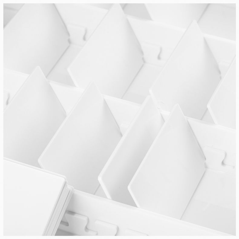 Weißer Organizer mit separierten Fächern zur praktischen Aufbewahrung von Kleinteilen