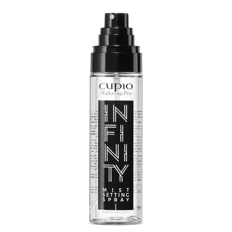infinity Cupio Infinity Mist Setting Spray in transparenter Flasche mit schwarzem Etikett