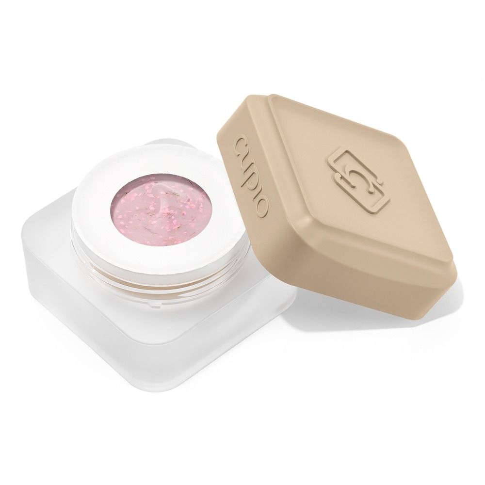 Quadratischer Kosmetiktiegel mit rosafarbenem Glitzer-Gel, daneben beiger Deckel – Beauty-Produkt auf weißem Hintergrund