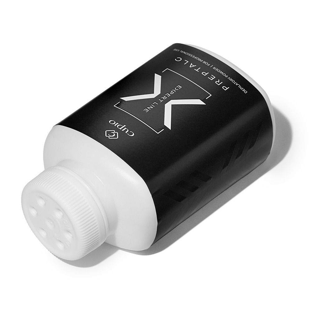 Abgebildet ist Cupio Expert Line PrepTalc Pre-Epilationspuder 100 g, ein parfümfreies Pre-Epilationspuder, das Feuchtigkeit und Talg vor der Haarentfernung mit Warm- oder Kaltwachs absorbiert.