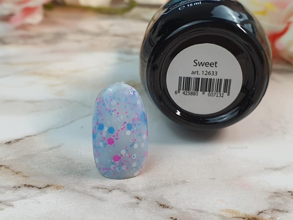 158479362_10219200467865309_6786547409134201480_n Nagelmodellierung mit Nagellack in Pastellfarben, der bunte Glitzerpartikel enthält.