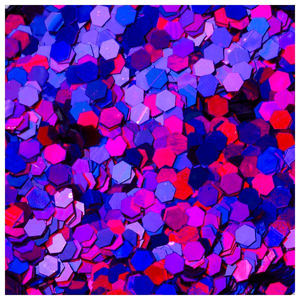 Bunte hexagonale Glitzerstücke in verschiedenen Farben